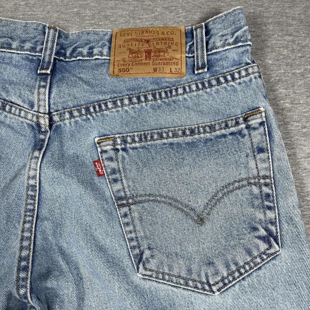 Vintage Levi's 550 Jeans Mens 33x32 Blue Light Wash Relaxed Straight Denim